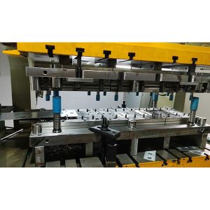 Effiziente Stanzform für Abdeckplatten